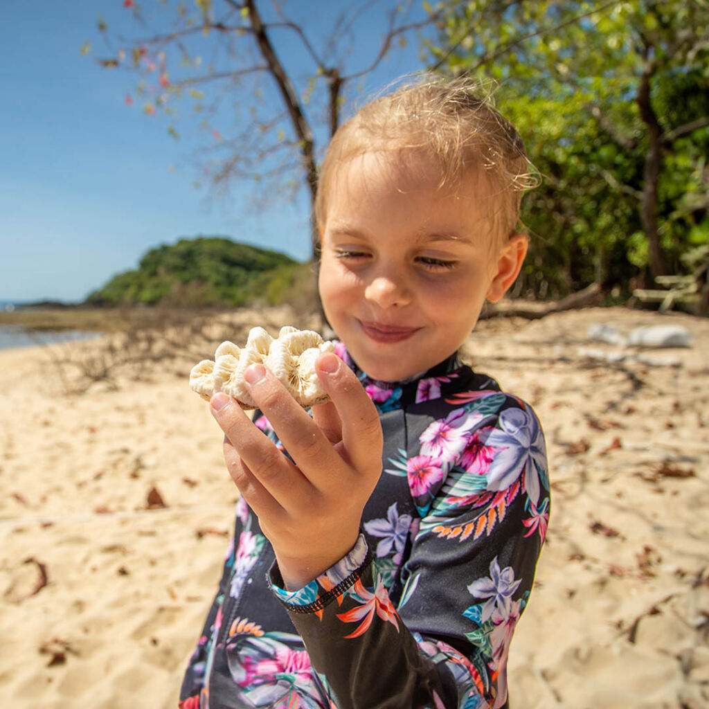 1080x1080_0000s_0048_girl with coral